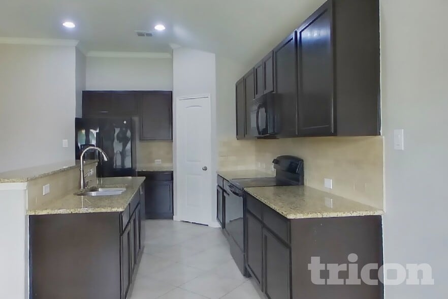 Building Photo - 508 Crazy Horse Dr