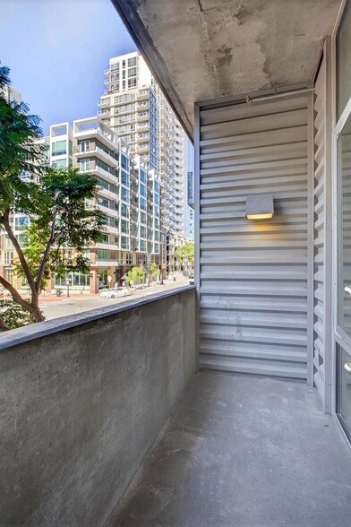 Building Photo - 1025 Island Ave