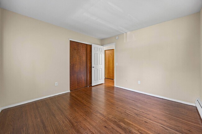 Building Photo - 146 Woodhill Dr