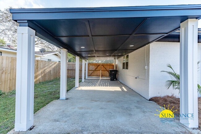 Building Photo - Custom 4BR Pool Home in Kenwood with Bonus Room & Private Backyard!