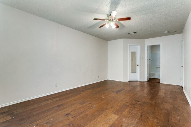 Building Photo - 3-BEDROOM HOME IN CANDLEWOOD PARK
