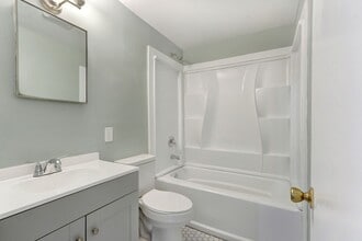 Building Photo - One block from Historic District - Renovated Two Bedroom
