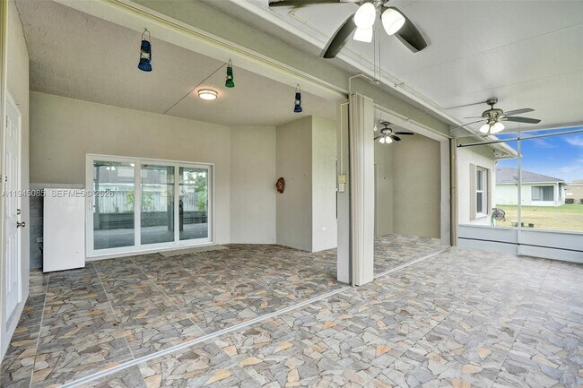 Building Photo - 126 NW Heather St