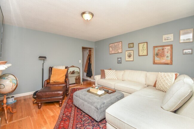 Building Photo - 99 Bartlett St