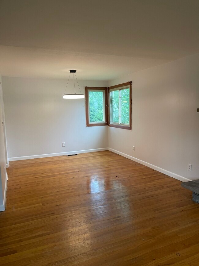 Building Photo - 6 Juniper Ln