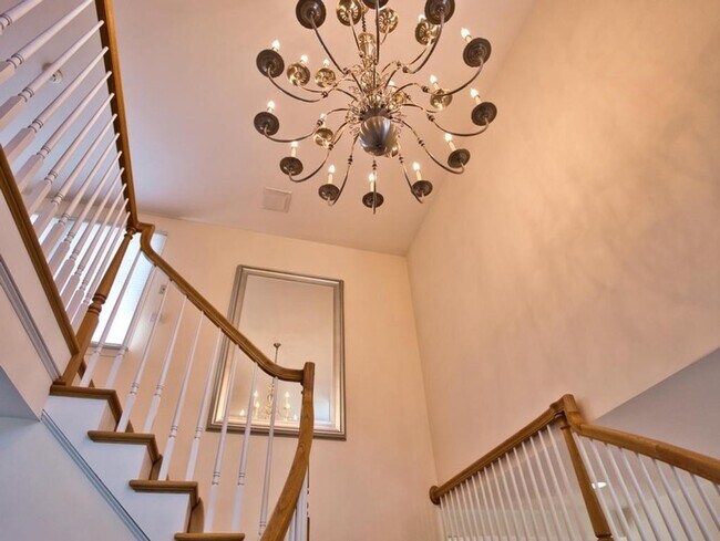 Building Photo - 149 Nanaquaket Rd