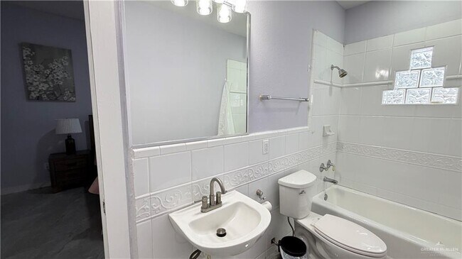 Building Photo - 30 Lilac Ave