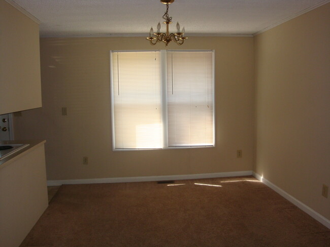 Building Photo - 2236 Laburnum Ave