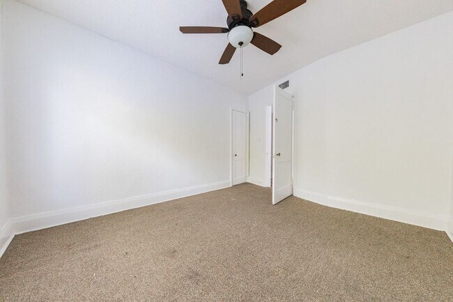 Building Photo - 3002 W Sitios St