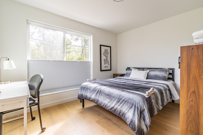 Building Photo - 5109C Phinney Ave N