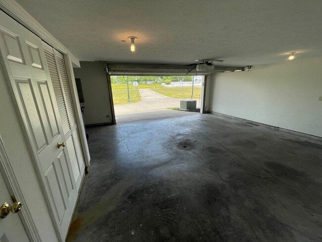 Building Photo - Beautiful Condo on the Water - 3 Bed - 3.5 Bath