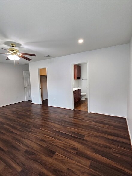 Building Photo - 1124 Hyde Park Dr