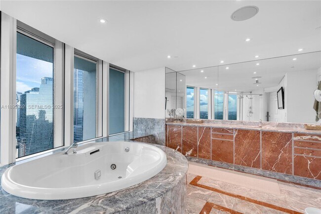 Building Photo - 1643 Brickell Ave