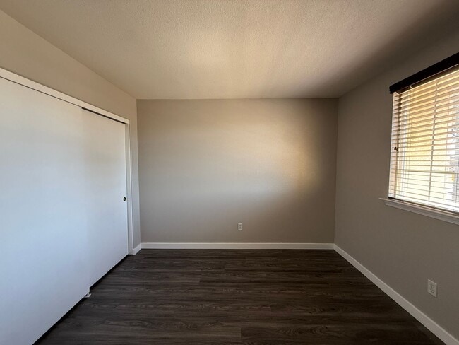 Building Photo - Beautiful River Oaks Large Two Story Home With Three Car Garage