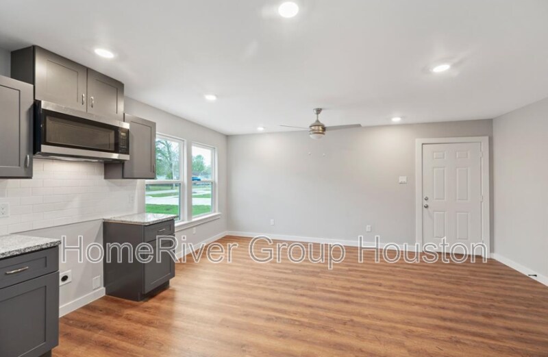 Building Photo - 8120 Laura Koppe Rd