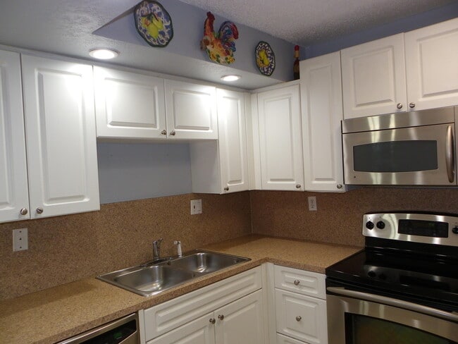 Building Photo - 8116 Severn Dr