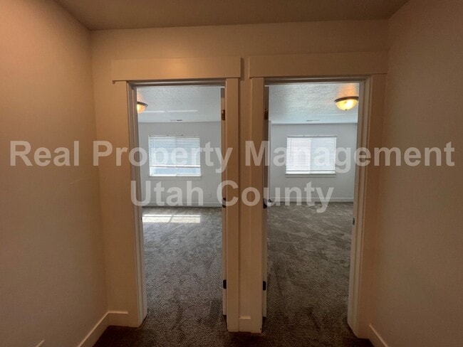 Building Photo - 10863 N Sandstone Way