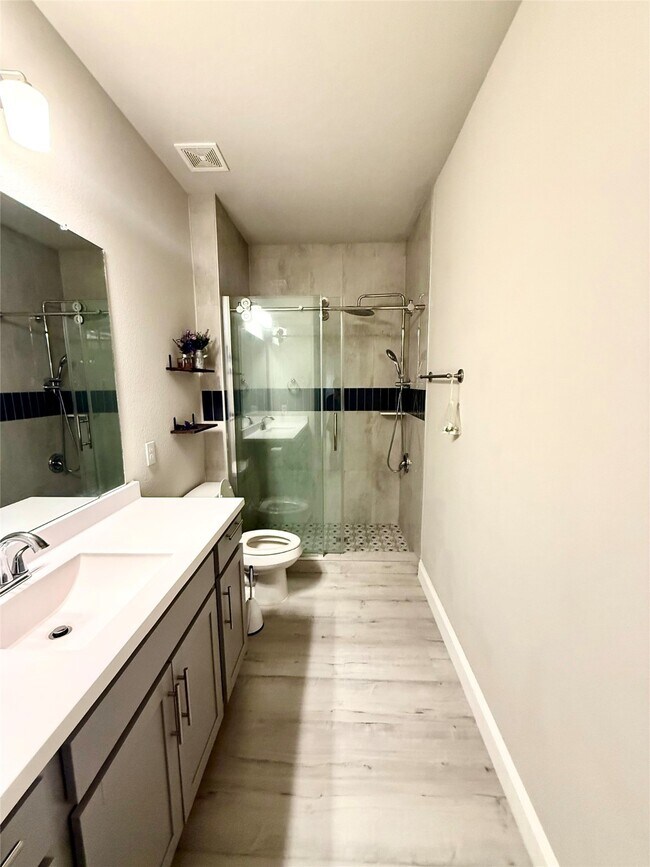 Building Photo - 141 Eliana Shores Dr