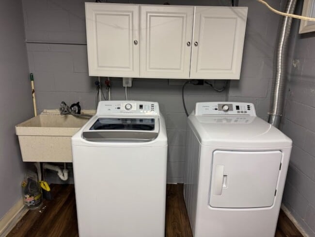 Building Photo - 241 Cedarmere Cir