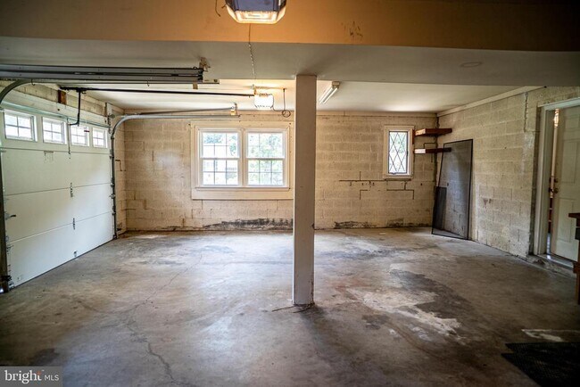 Building Photo - 5012 Larno Dr