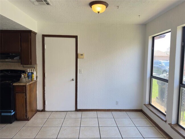 Building Photo - 1109 Dustin Dr