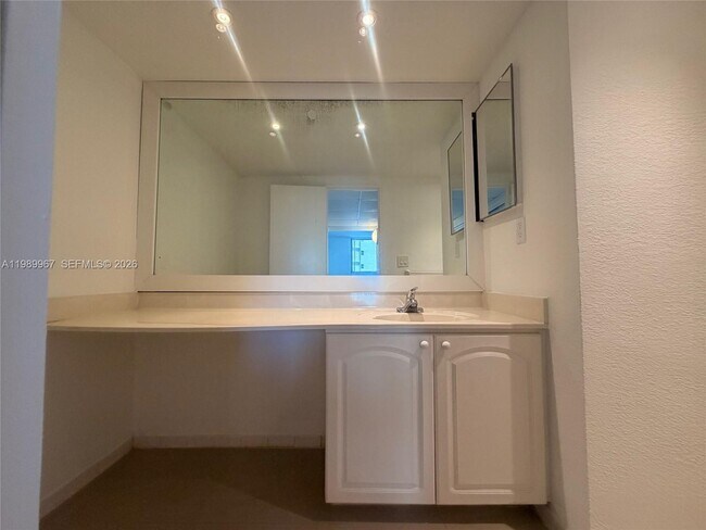 Building Photo - 4001 S Ocean Dr