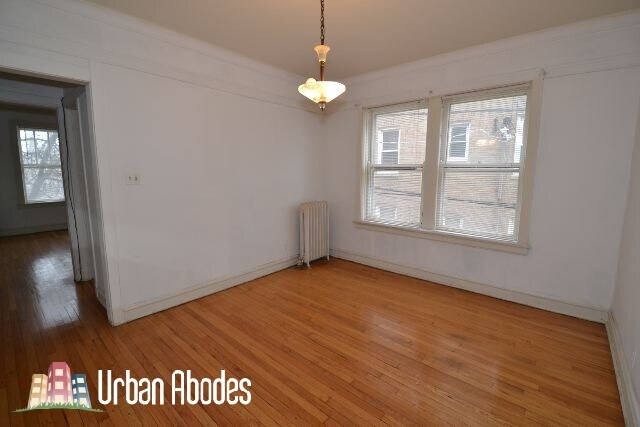 Building Photo - 1917 W Winnemac Ave