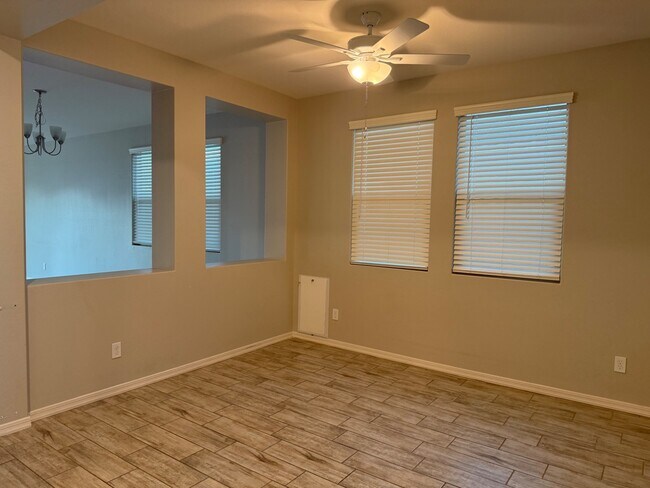 Building Photo - 15234 W Latham St