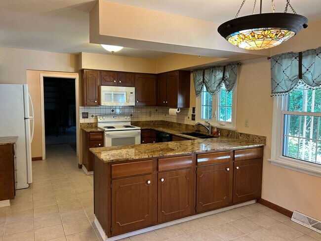 Building Photo - 119 W 41st St