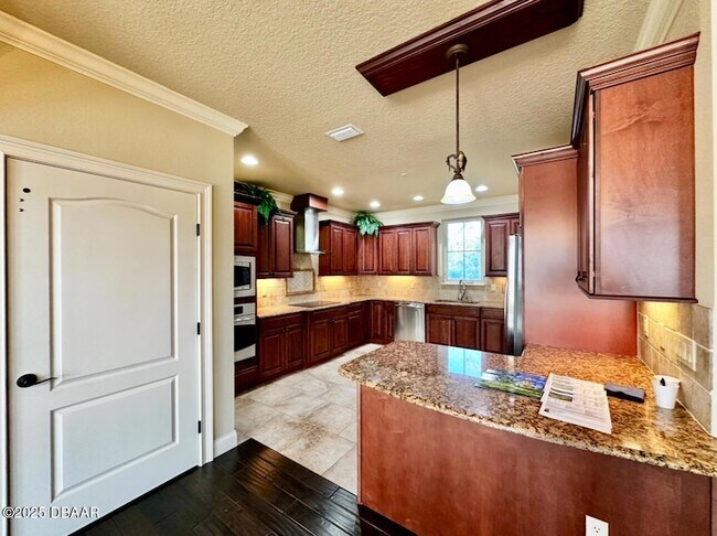 Building Photo - 5090 Riverside Dr