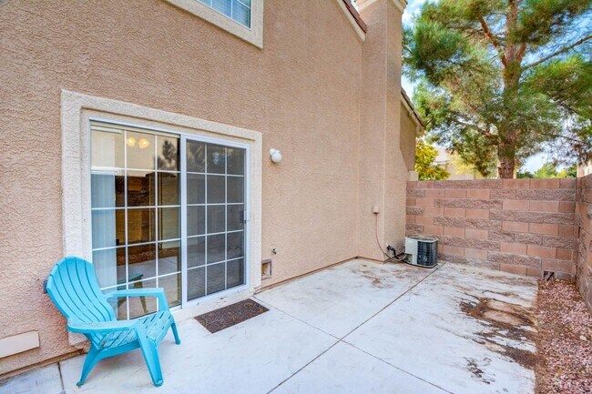 Building Photo - Renovated and Modern. This fantastic 2br in a gated community in Silverado Ranch has all the amen...