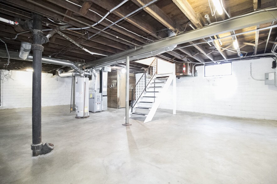 Building Photo - 1467 Crestwood Rd