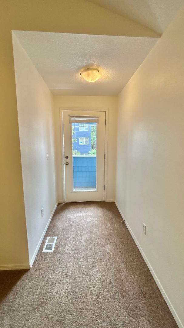 Building Photo - N0294