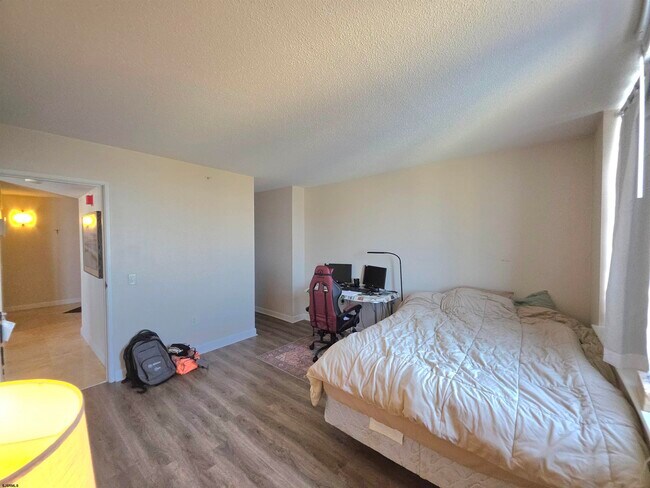 Building Photo - 526 Pacific Ave