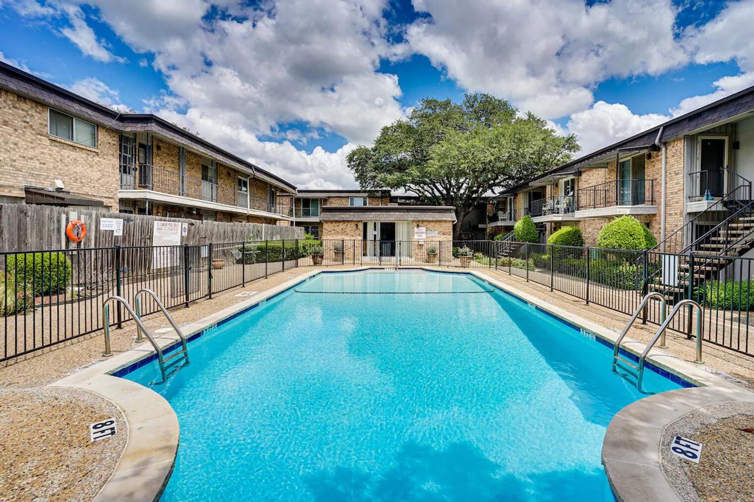 Building Photo - 10228 Regal Oaks Dr