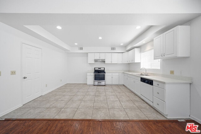 Building Photo - 1224 S Crenshaw Blvd