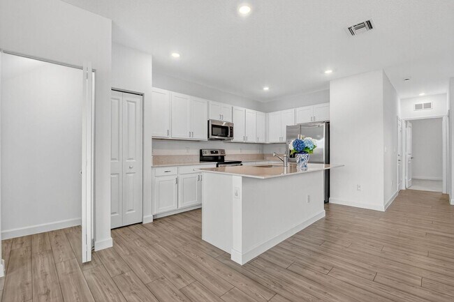 Building Photo - 4645 Meyerson Pl