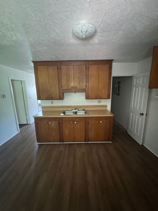 Building Photo - 2/1 Duplex inside city of Shelby, nc