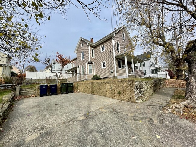 Building Photo - 29 Bicknell St