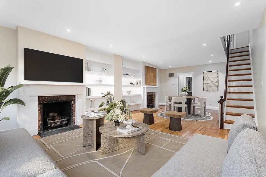 Building Photo - 555 Hudson St