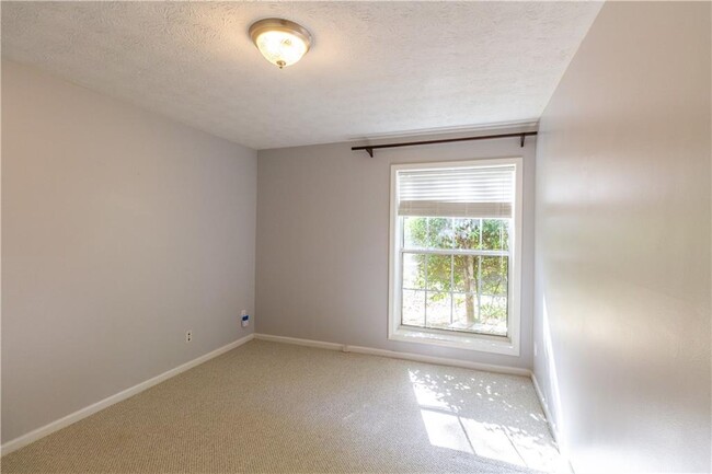 Building Photo - 2955 Seven Pines Ln