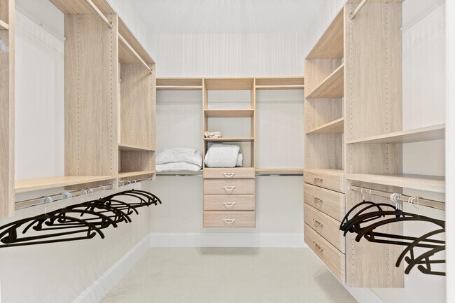 Building Photo - 3100 N Ocean Dr