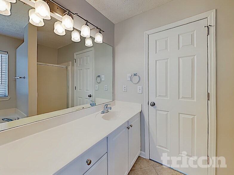 Building Photo - 429 Essex Park Cir
