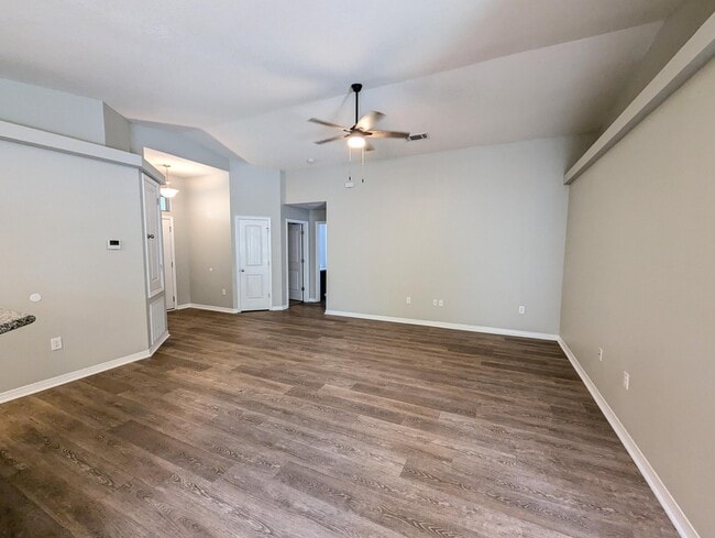 Building Photo - 8450 Island Dr
