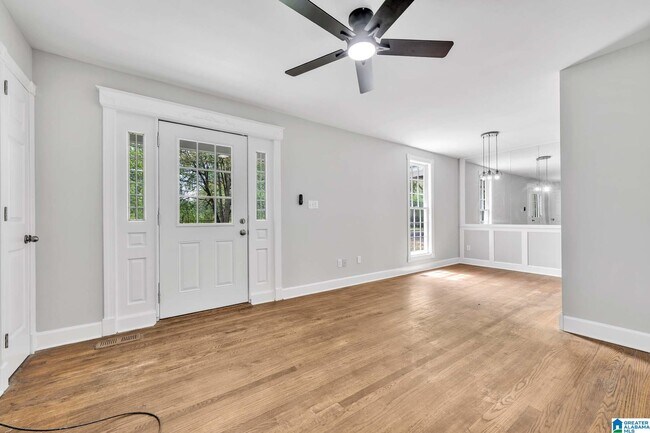 Building Photo - 3027 Cora Ave