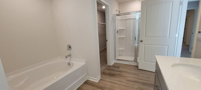 Building Photo - 23 Berryville Dr