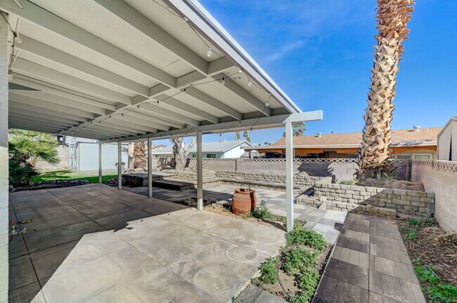 Building Photo - Welcome to this stunning 3-bedroom, 2-bath, single-story home that has been completely renovated ...