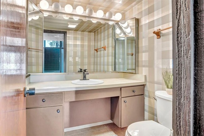 Building Photo - 4 Nottingham Way