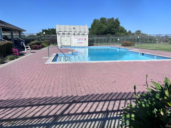 Building Photo - $1900.00-Remodeled 2 Bed 2 Bath, Condo in Glen Cove,(Vallejo) - Downstairs Unit