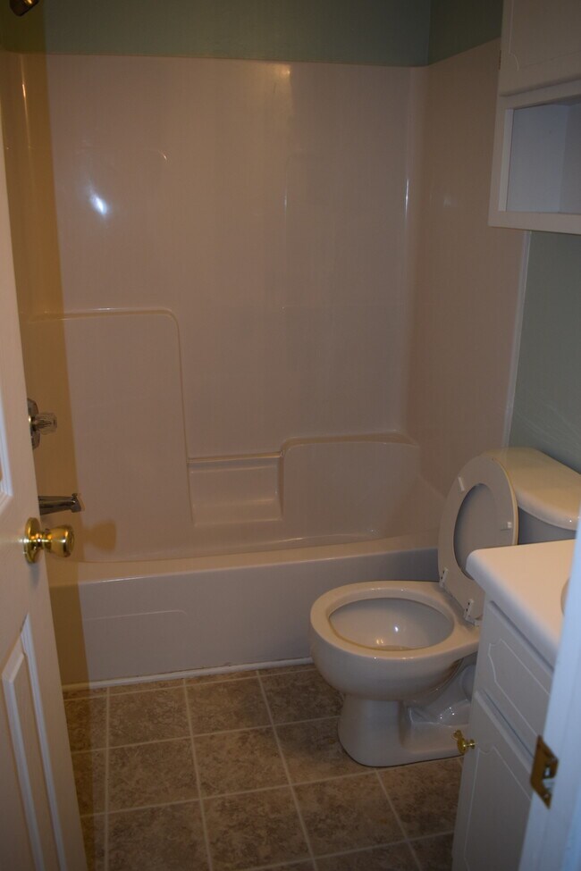 Building Photo - 142 S Springview Dr